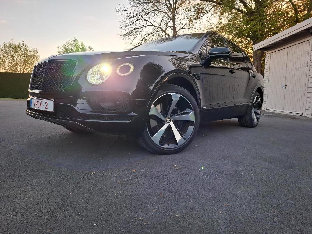 BENTLEY BENTAYGA SPECIAL EDITION IN LICHTE VRACHT, Auto's, Bentley, Automaat, Bentayga, Zwart, Leder