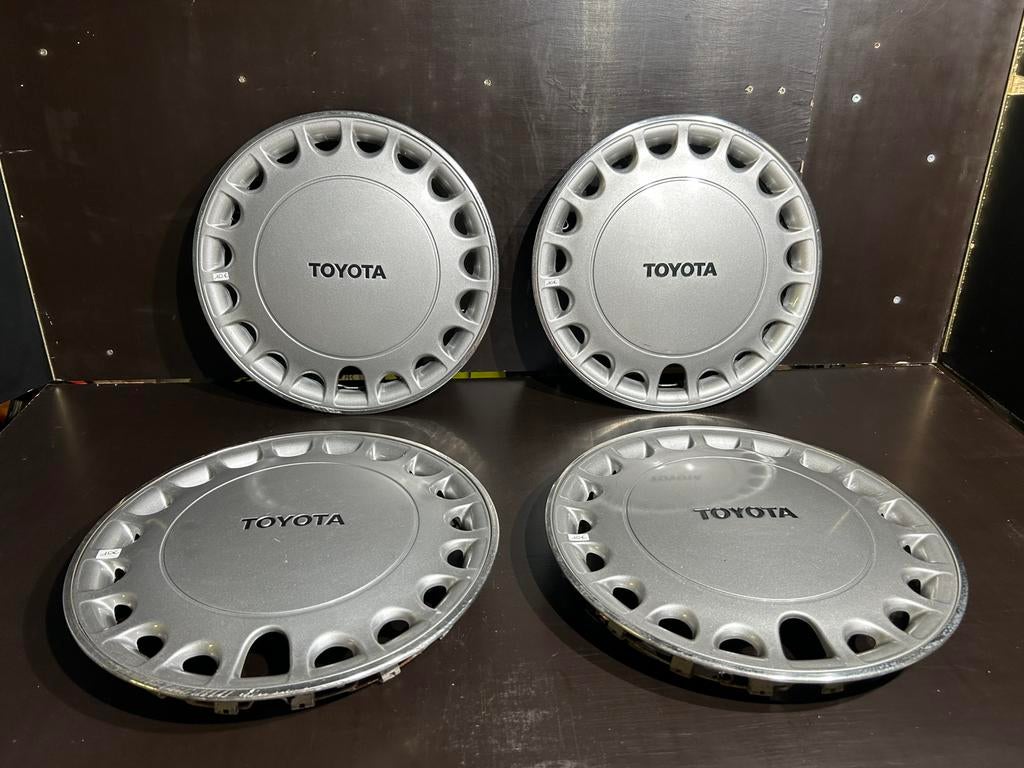 4 enjoliveurs Toyota corolla de 1990 en 13", Autos : Divers, Enjoliveurs, Comme neuf, Enlèvement ou Envoi