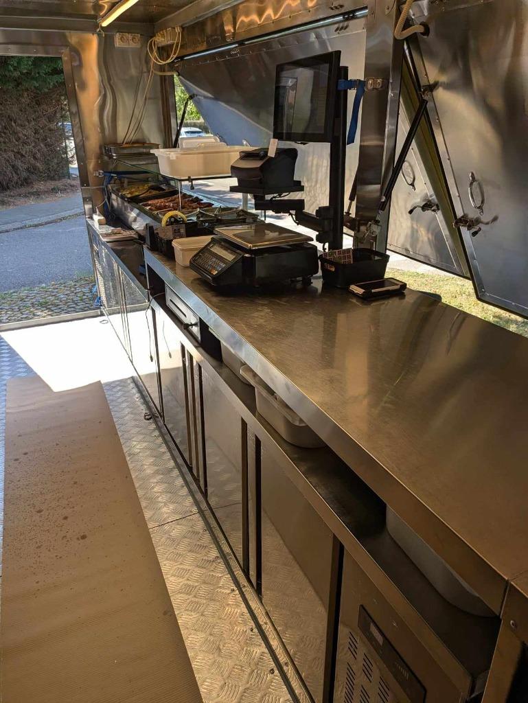 Kip aan het spit, Enlèvement