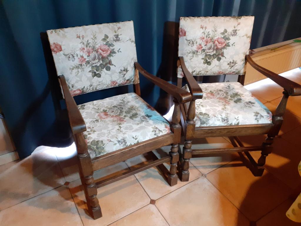 Lot de 2 chaises en bois style classique / vintage, Antiquités & Art, Enlèvement