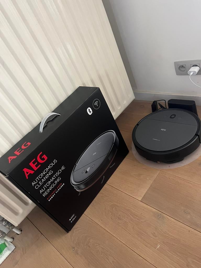 AEG Stofzuiger en dweil robot, Ophalen, Zo goed als nieuw, Stofzuiger
