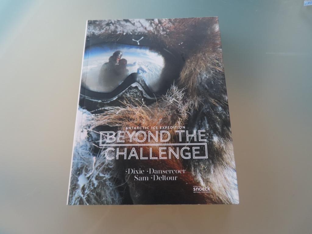 NIEUWSTAAT / Beyond The Challenge    (NEDERLANDSE versie), Boeken, Dixie Dansercoer,, Ophalen of Verzenden, Zo goed als nieuw