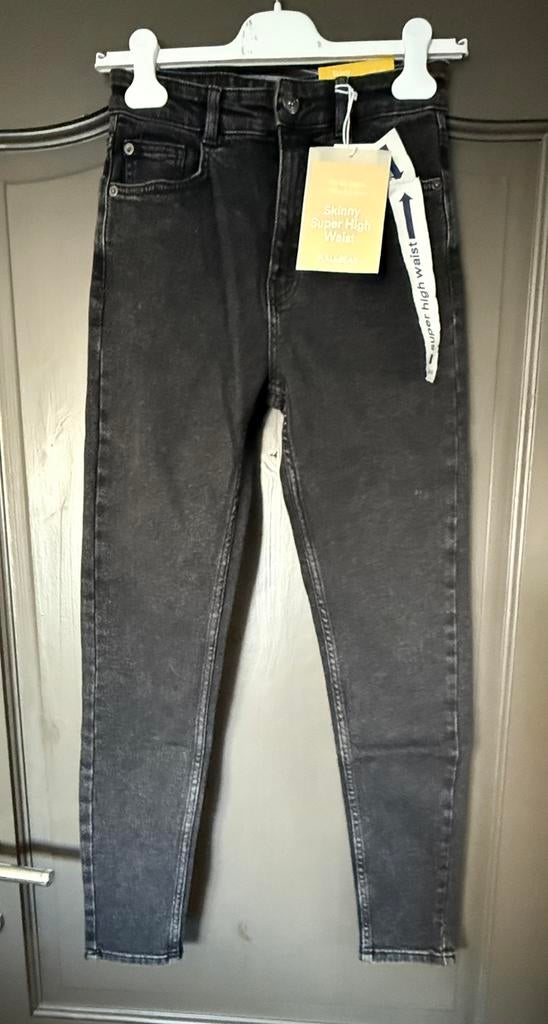 Pull & Bear skinny jeansbroek 36 / S, Kleding | Dames, Pull & Bear, Ophalen of Verzenden, Nieuw, Zwart