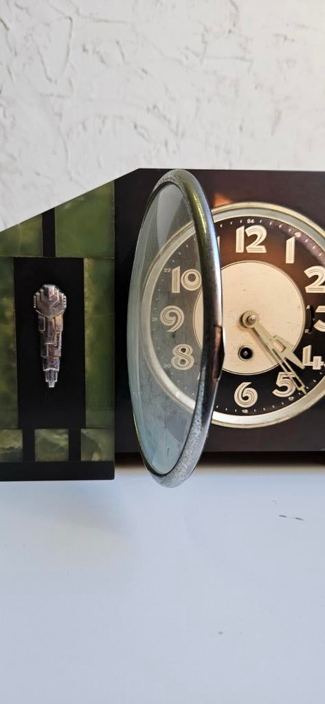 zeer oude klok met marmer, Enlèvement