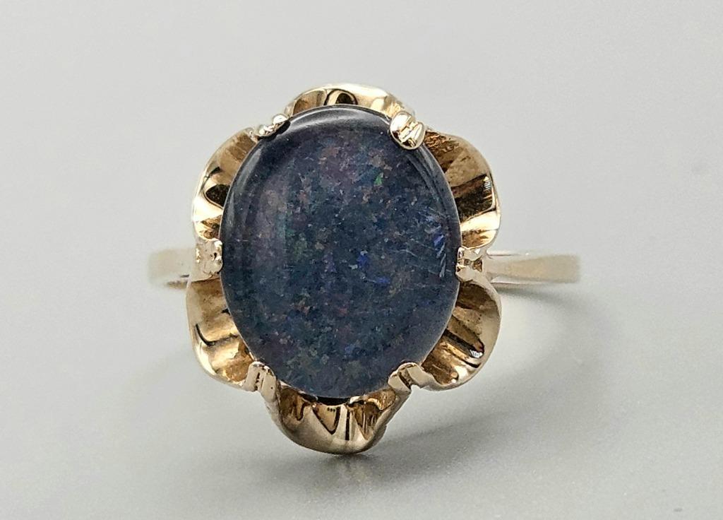 Gouden Vintage ring met edelsteen opaal. 2025/98, Ophalen of Verzenden, Goud, Ring, Met edelsteen