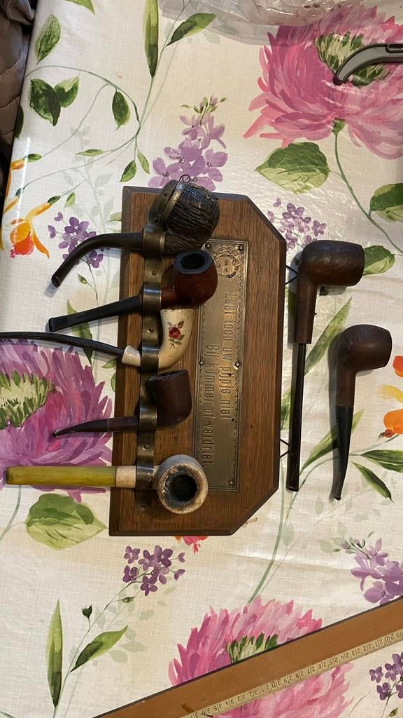 Petite collection de pipes sur support en bois, Antiquités & Art, Enlèvement