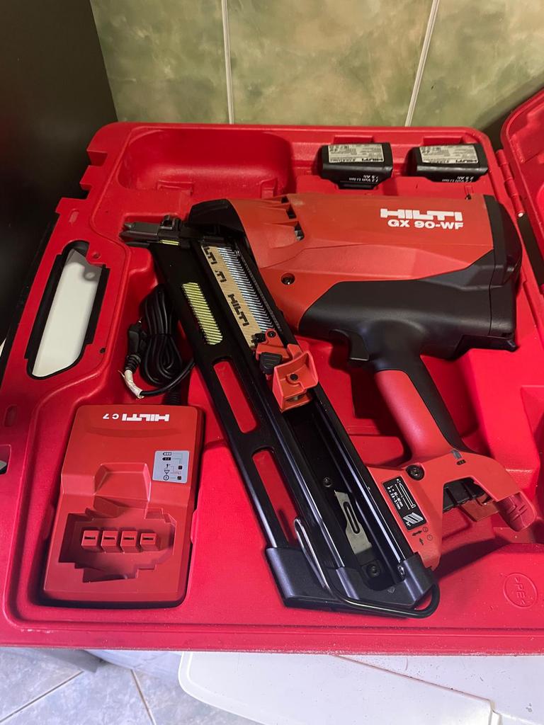 Cloueuse Hilti GX 90-WF 2 batterie chargeur coffr année 2025, Bricolage & Construction, Enlèvement, Comme neuf