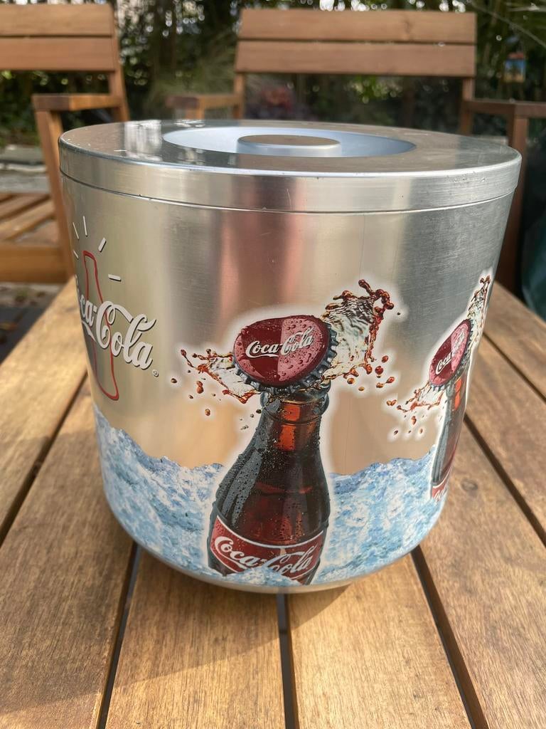 Seau à glacons coca cola, Enlèvement