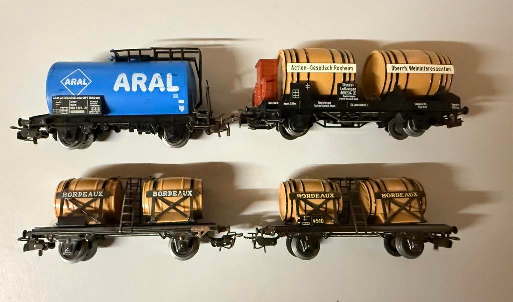 4 wagons marchandises Märklin wagons à vin -citerne Aral, Enlèvement ou Envoi, Utilisé, Wagon, Märklin