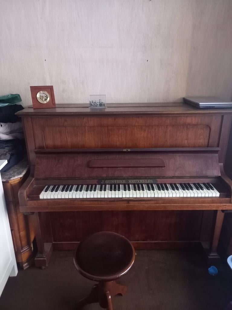 Piano droit Gunther, Enlèvement, Piano