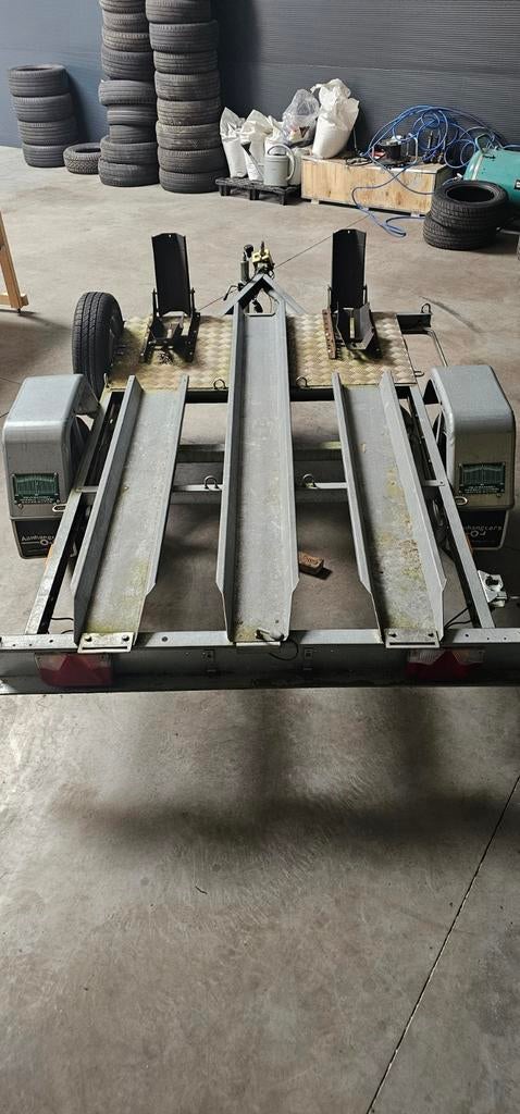 Bijna nieuwe aanhanger voor 2 volwaardige motoren, Auto diversen, Aanhangers en Bagagewagens, Ophalen, Zo goed als nieuw