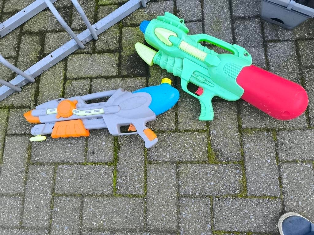 2 grote waterpistolen, Kinderen en Baby's, Speelgoed | Buiten | Actiespeelgoed, Ophalen