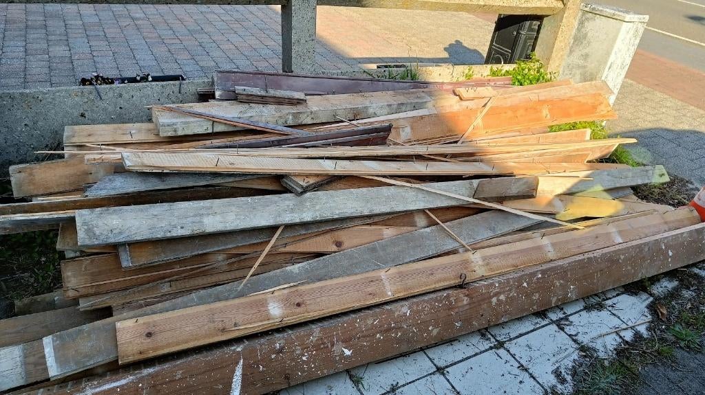 Gratis brandhout – afkomstig van oude vloer (met nagels), Ophalen