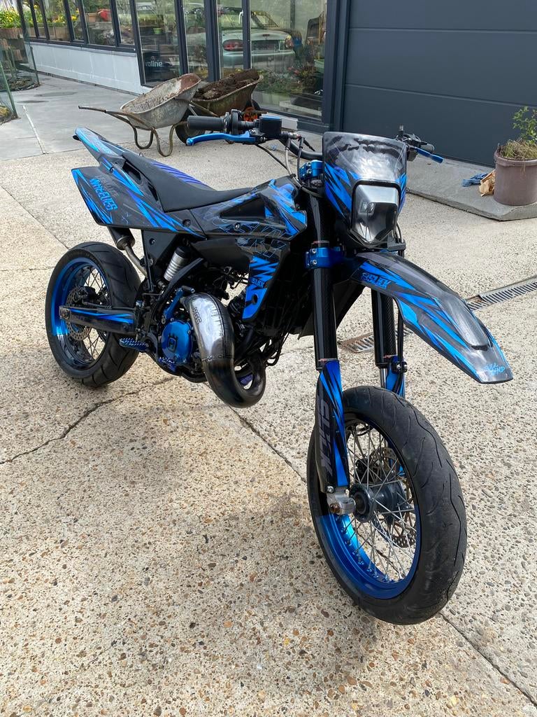 Husqvarna sm125, 125 cm³, Permis Moto A1 minimum, Particulier, 12 à 35 kW