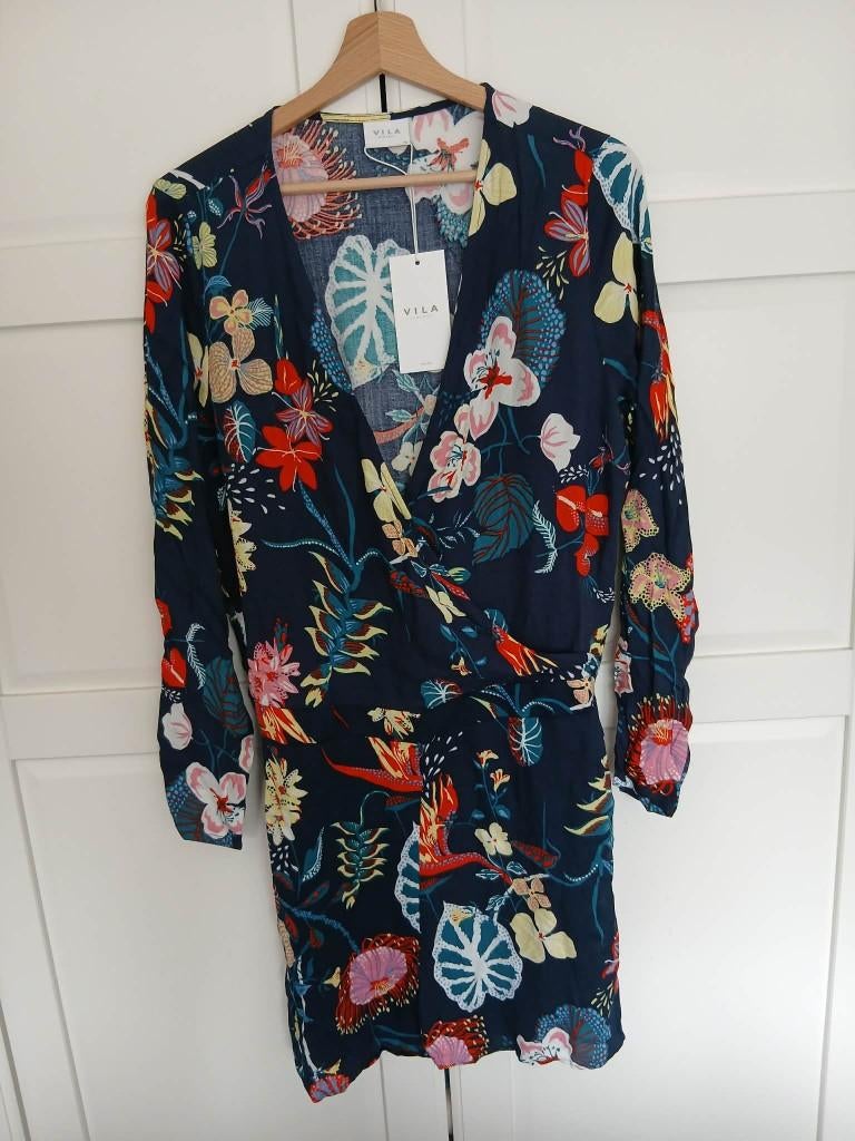 NIEUW Dames kleedje M 42, Enlèvement ou Envoi, Autres couleurs, Vila, Sous le genou