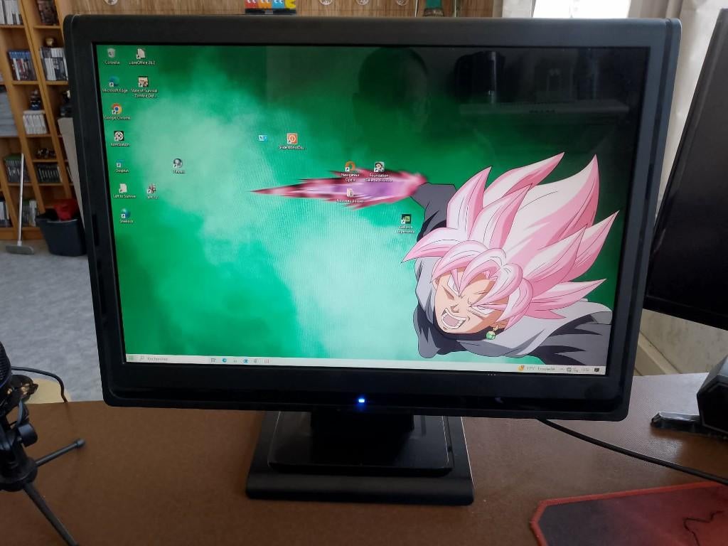 écran pc 22 pouces + clavier souris filaire et micro+baffle, Enlèvement, Utilisé, VGA