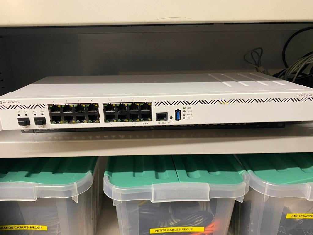 Routeur Fibre Mikrotik ccr2004-16g-2s+, Enlèvement, Comme neuf, Routeur, Mikrotik