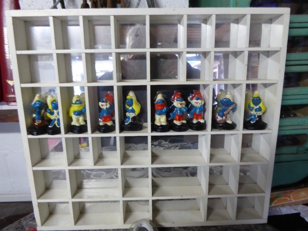 étagère pour miniature + schtroumpfs, Enlèvement, Utilisé