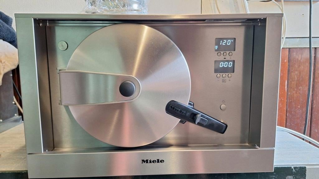 Zeer nette Miele hogedruk stoomoven DGD4635 steamer, Encastré, Comme neuf, Enlèvement, 45 à 60 cm