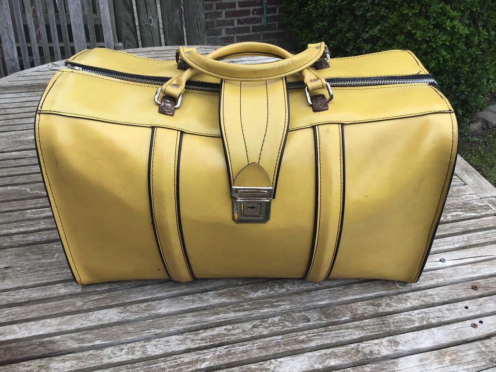 Oude reiskoffer, Handtassen en Accessoires, Tassen | Reistassen en Weekendtassen, Ophalen, Gebruikt, Geel