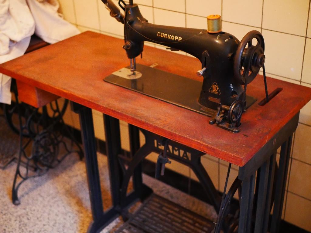 machine à coudre ( fama italie ) reprit par durkopp, Antiquités & Art, Antiquités | Machines à coudre, Enlèvement