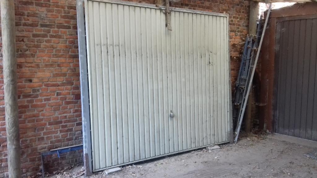 2 metaal garage poorten , wit, blauw, Doe-het-zelf en Bouw, Ophalen, Gebruikt