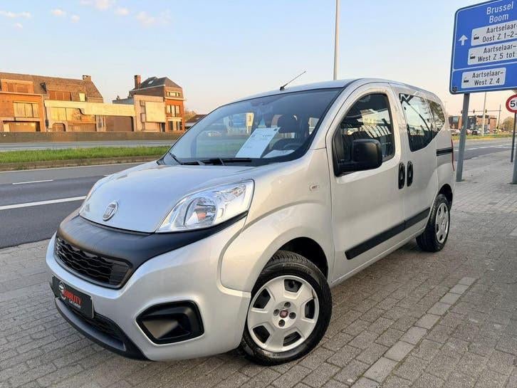 Fiat Qubo Easy 2017 *021000km* 1.4benzine Euro6b Airco 5zit, Autos, Fiat, 57 kW, Achat, Euro 6, Boîte manuelle