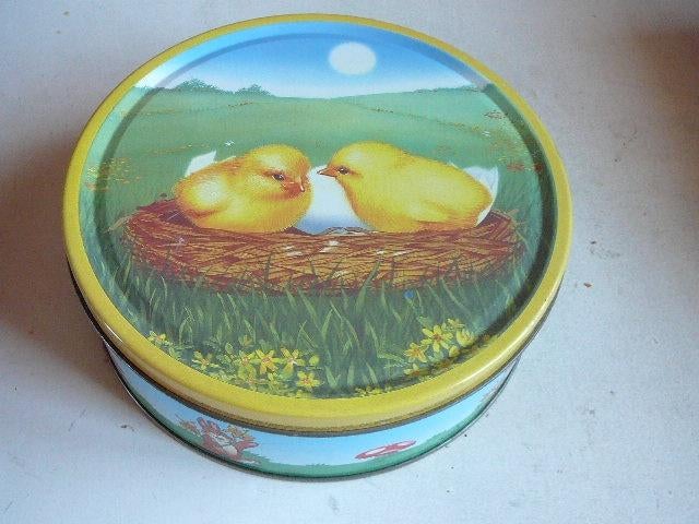 boîte en fer blanc vide poussins  Pâques, Enlèvement ou Envoi, Utilisé, Biscuits, Autres marques
