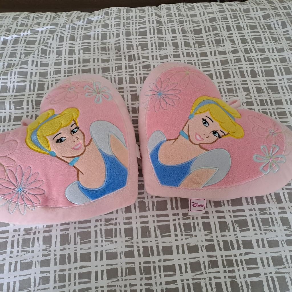 2 hartvormige sierkussens , Prinses, Ophalen of Verzenden, Zo goed als nieuw, Roze, Hartvormig