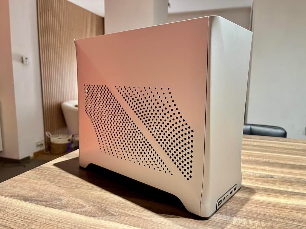 PC Mini-ITX (Nouveau) - Compact, Puissant et Silencieux, Neuf, Virtual Reality, SSD, Avec carte vidéo