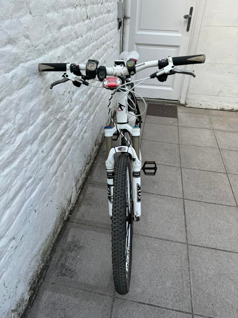 Vtt homme de la marque Merida avec frein hydraulique, Vélos & Vélomoteurs, Enlèvement, Comme neuf