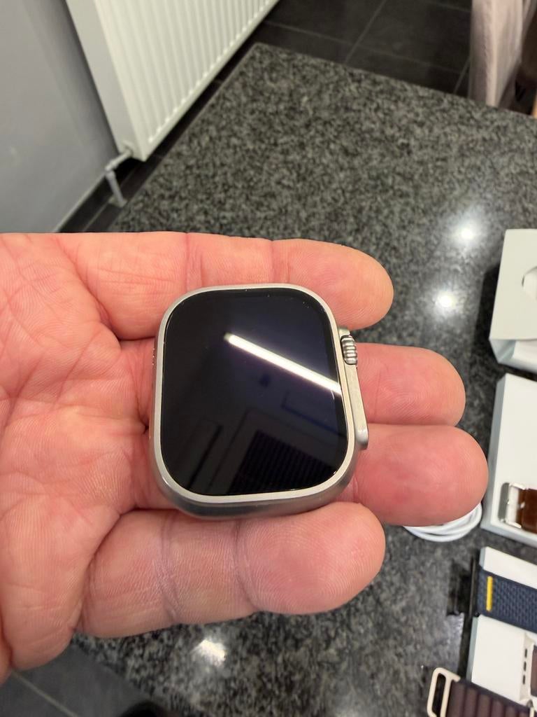 Apple Watch Ultra 2 49mm Titanium Indigo Alpine, Bijoux, Sacs & Beauté, Montres connectées, Enlèvement, État, Comme neuf