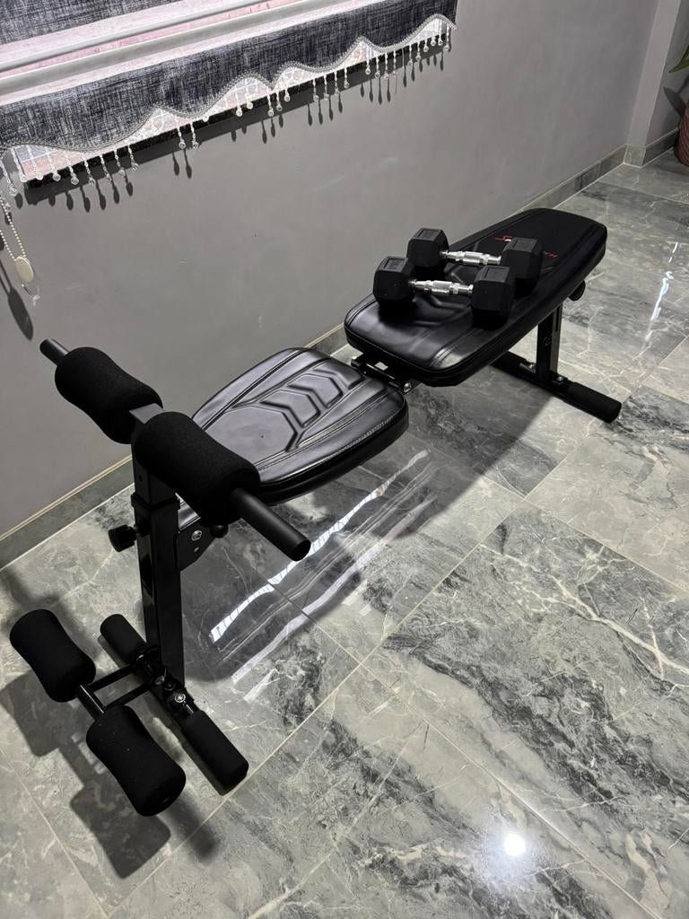 Sports tech Fitnessbank met 2x halterset, Sport en Fitness, Fitnessmaterialen, Ophalen, Zo goed als nieuw, Fitnessbank