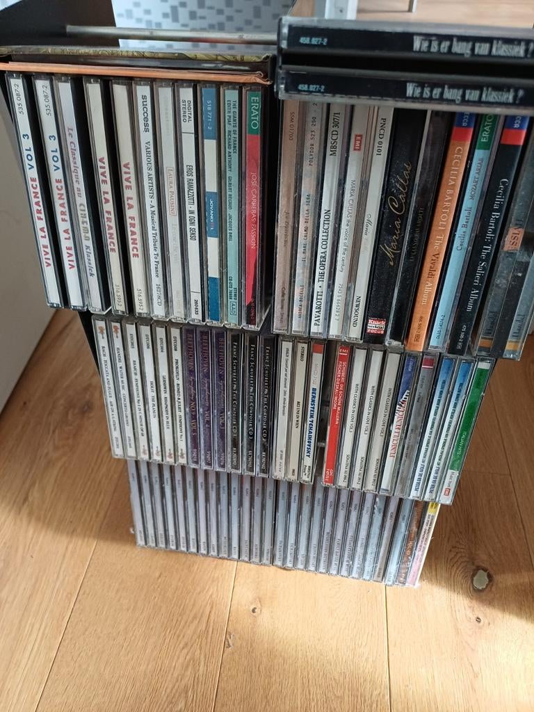 Metalen cd rek met veel klassieke muziek, Enlèvement