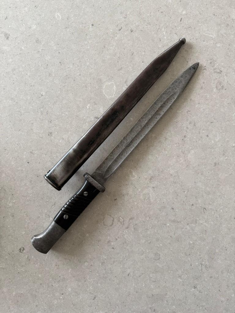 Originele Duitse K98 bajonet WOII met metalen schede, Collections, Enlèvement ou Envoi, Armée de terre, Couteau ou Poignard