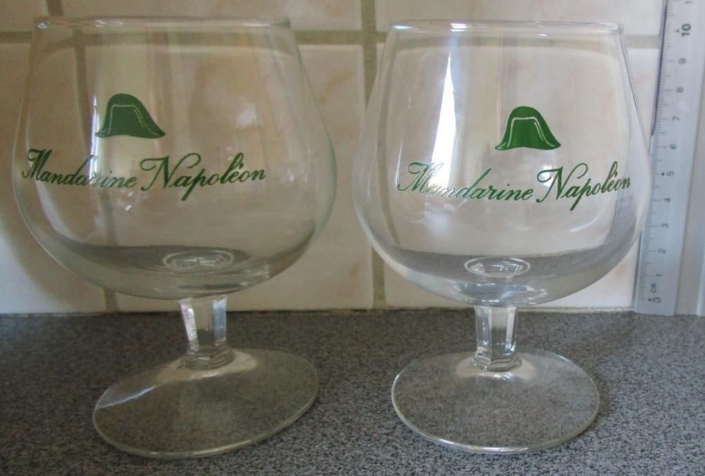 2 likeurglazen Mandarine Napoléon (laatste stuks) OPRUIM, Ophalen of Verzenden, Zo goed als nieuw, Borrel- of Shotglas