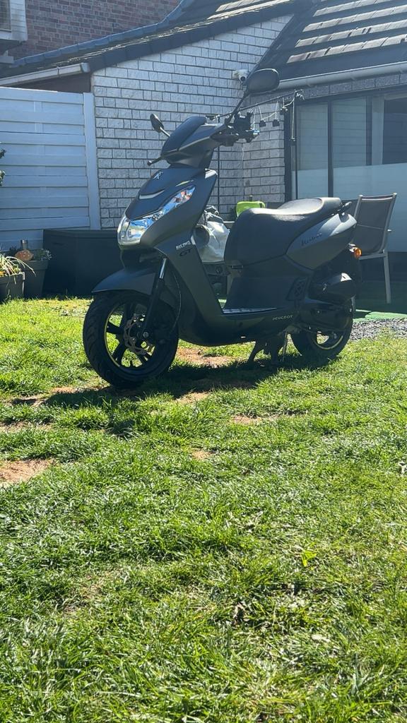 Grijze peugeot kisbee gt, Fietsen en Brommers, Ophalen, Gebruikt, Klasse A (25 km/u), Benzine