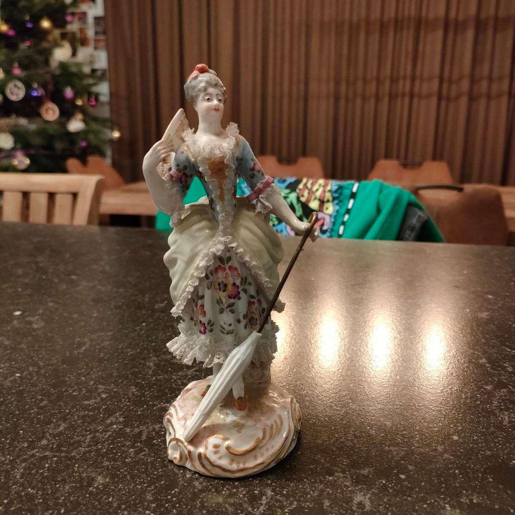 Sitzendorf porseleinen beeldje van een jonge vrouw, Antiek en Kunst, Ophalen