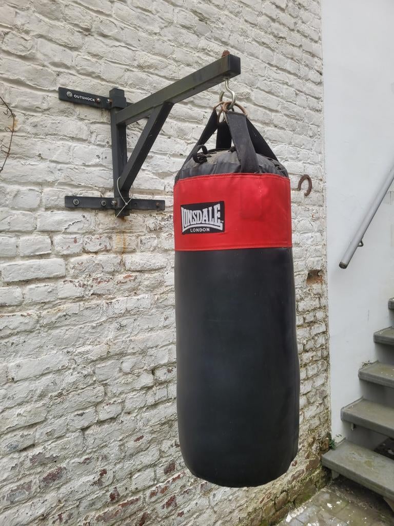 Sac de frappe + support mural Decathlon (Outshock), Enlèvement