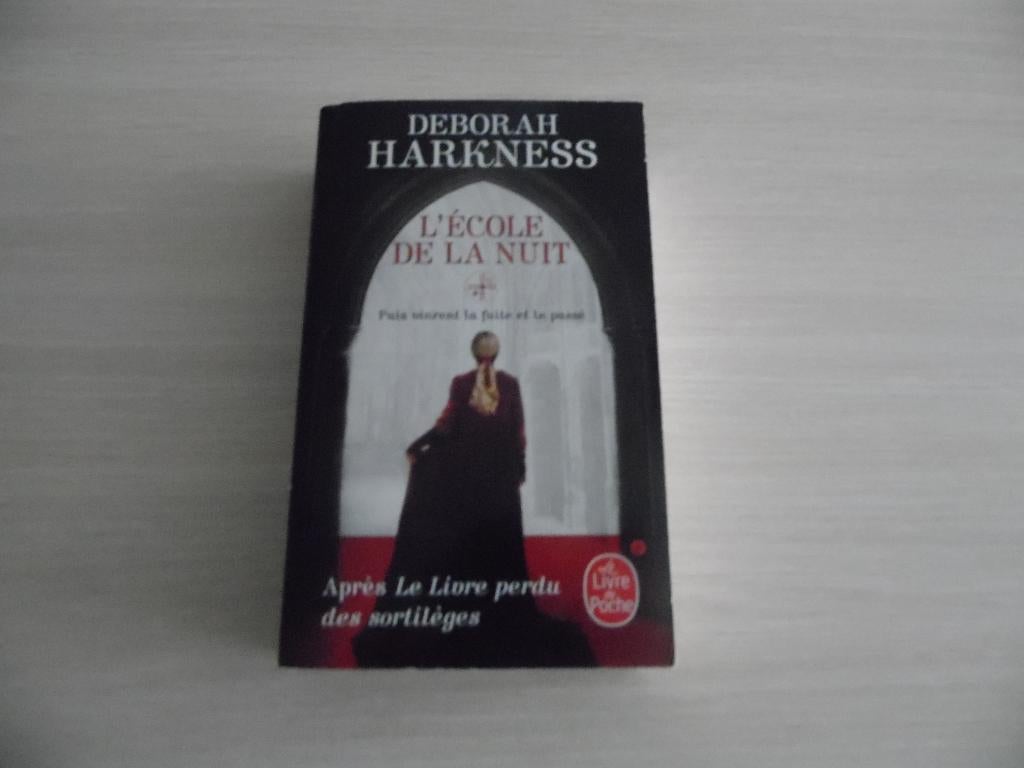 L'ÉCOLE DE LA NUIT    DEBORAH HARKNESS, Livres, Fantastique, Comme neuf, Enlèvement ou Envoi