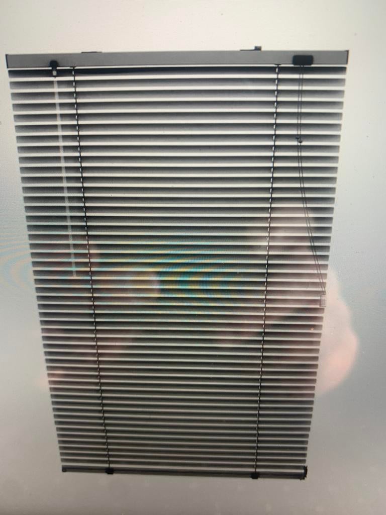 Stores vénitiens, Comme neuf