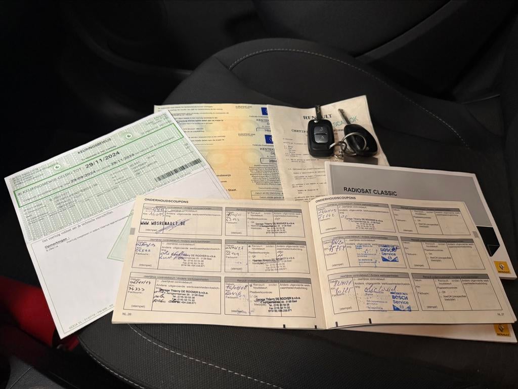 - Renault Clio - 1.2 Essence - 85.000km - Clima - BJ 2010, Argent ou Gris, Entreprise, Entretenue par le concessionnaire, Noir