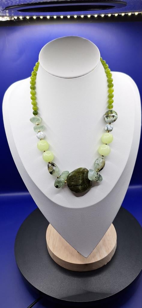 Collier en pierre naturelle, Envoi