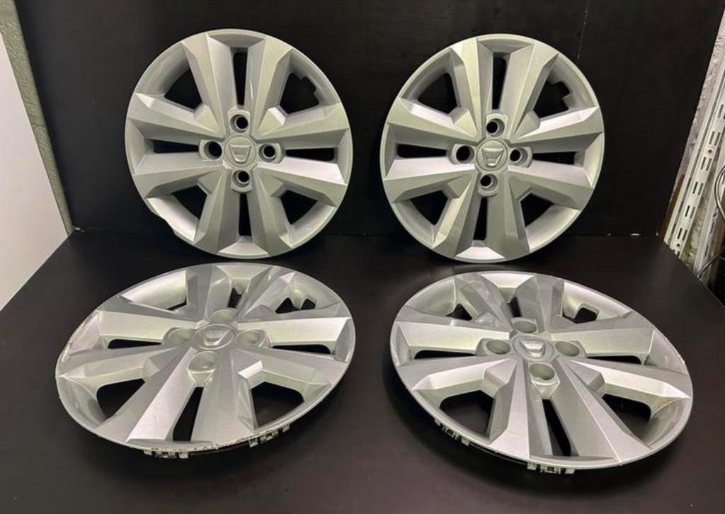 4 Dacia Sandero 15" wieldoppen, Auto diversen, Wieldoppen, Gebruikt, Ophalen of Verzenden