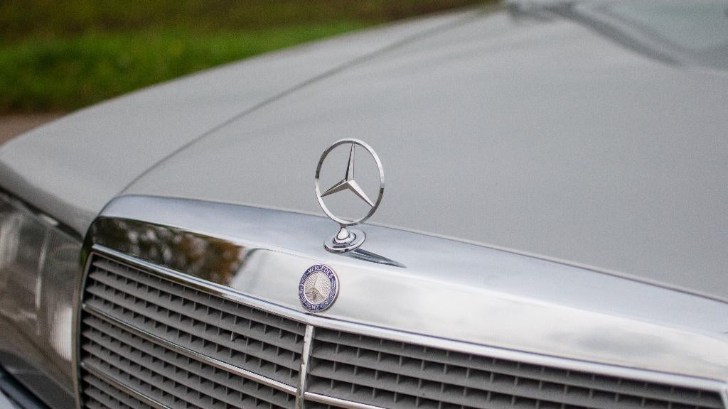 Mercedes 300 SE - W126 - Nieuwstaat, Automaat, 4 deurs, Achterwielaandrijving, https://public.car-pass.be/vhr/6dad2f3d-038f-44d0-a739-814f57bf30f4