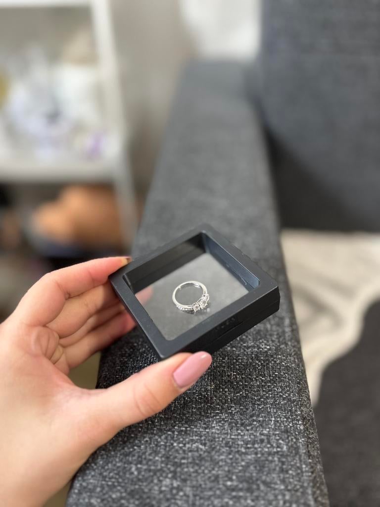 Boîte de présentation flottante pour bague – cadre vitrine, Bijoux, Sacs & Beauté, Enlèvement ou Envoi, Neuf