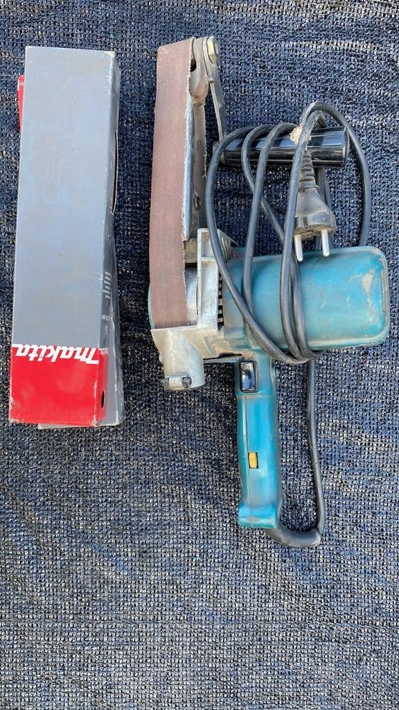 Ponceuse a ruban makita