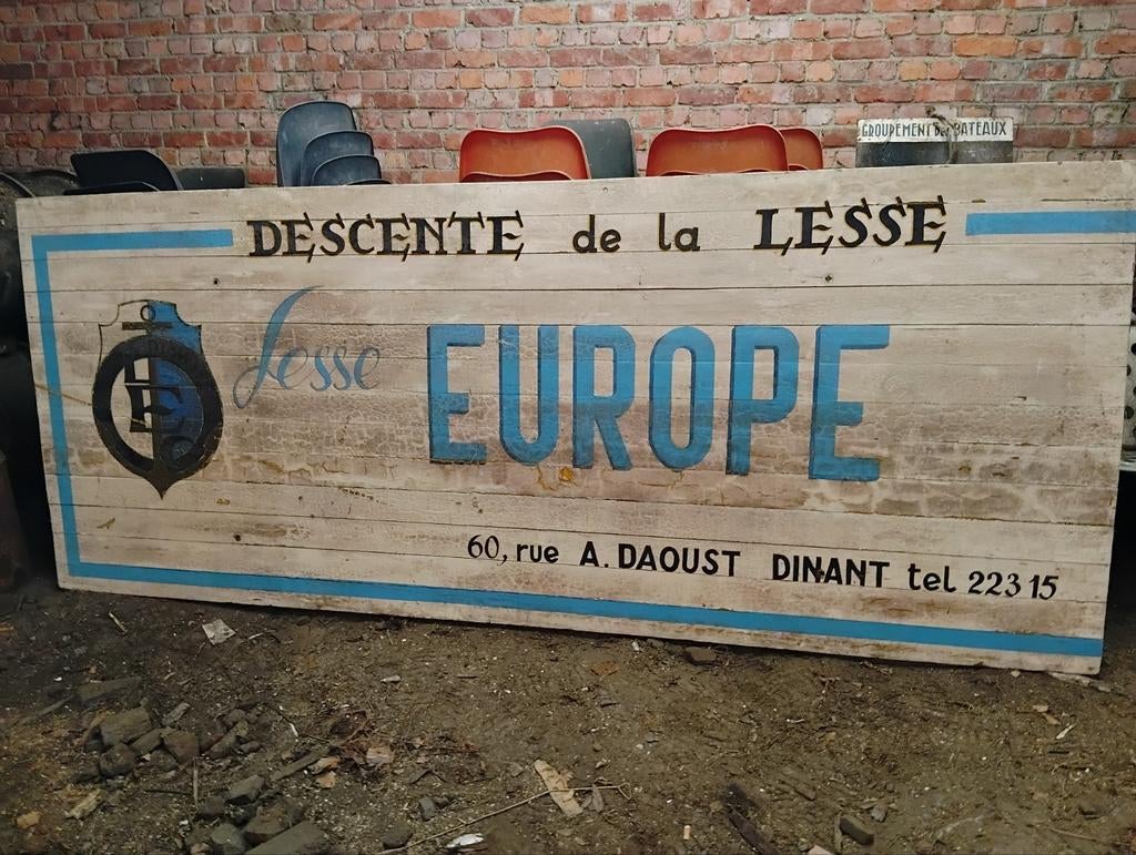 Ancienne enseigne descente de la lesse Dînant, Enlèvement