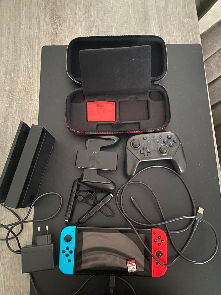 Nintendo Switch complète + Super Smash Bros + Manette Pro, Comme neuf, Avec 3 manettes ou plus, Enlèvement, Switch Original