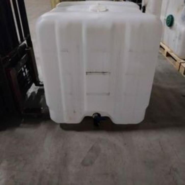 Plastic vat 1000l zonder frame, onderstel en dopen., Tuin en Terras, Ophalen, Kunststof, Gebruikt, Met kraantje